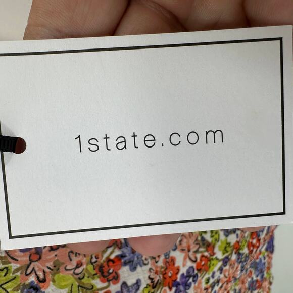 1.State Ruffled Top Sz M Carmine Rose Multicolor Floral Flutter Sleeve Tie Neck - Picture 8 of 10